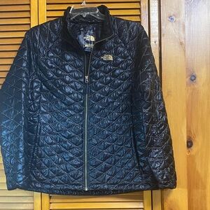 The North Face Women's Black Quilted Puffer jacket long sleeve zipper front